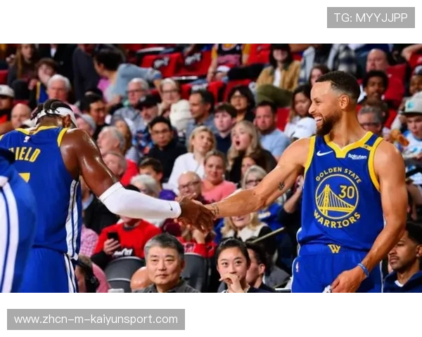 勇士关键回合抢断，直接反击得手